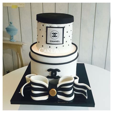 fondant chanel logo|trendy chanel cakes.